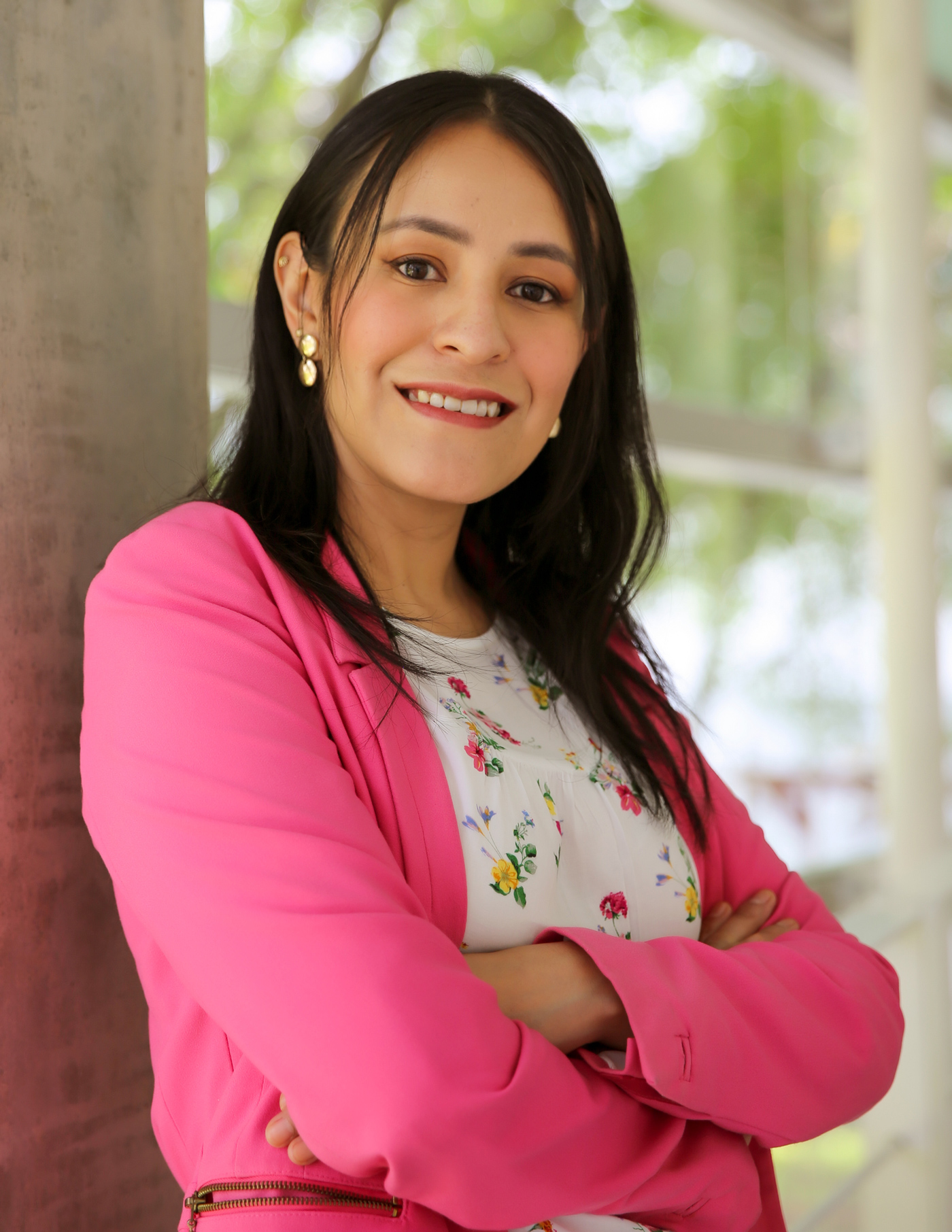 expert brand designer Monserrat Urueña, founder of adamanto, smiling in a professional portrait experienced brand designer