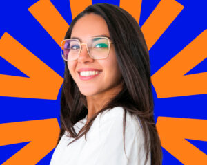 medical brand identity Smiling young woman wearing glasses and a white blouse, standing against a textured Contacto Visual background.